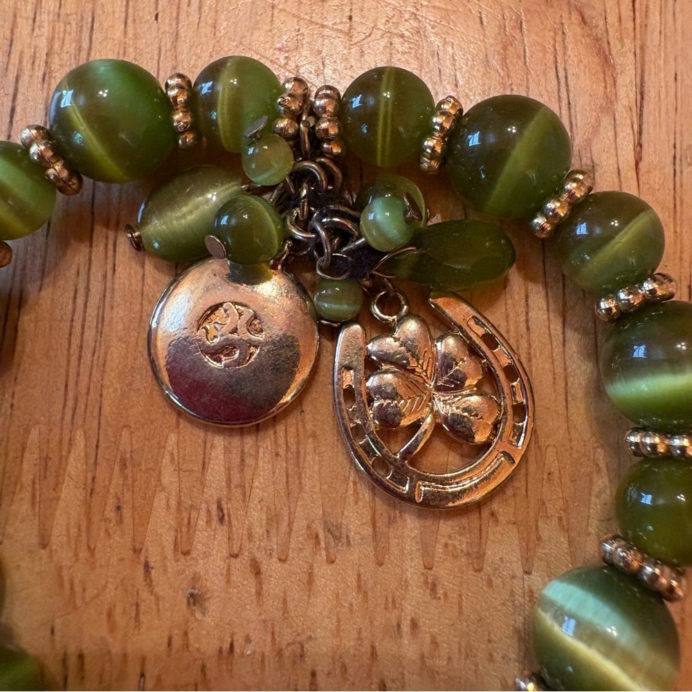 Green Beaded Bracelet with Gold Accents - Picture 4 of 4